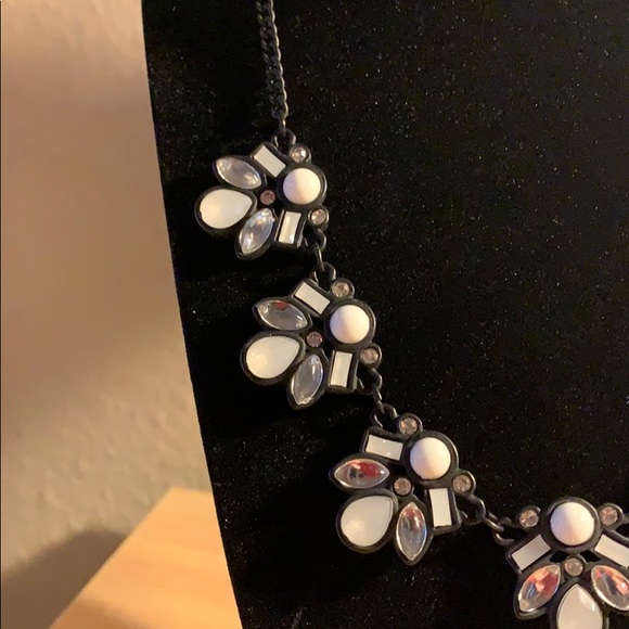 Black necklace - Picture 2 of 4